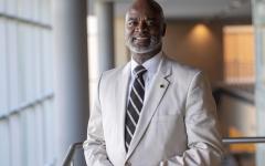 ASU校友拉里麦克